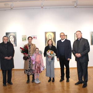 Majka i šestogodišnja kći zajedno izlažu umjetnička djela